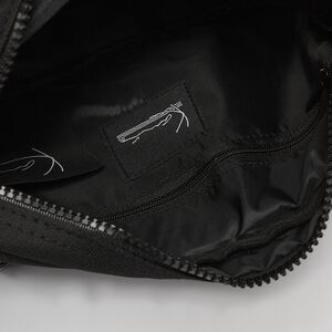 Signature Essential Hip Bag black