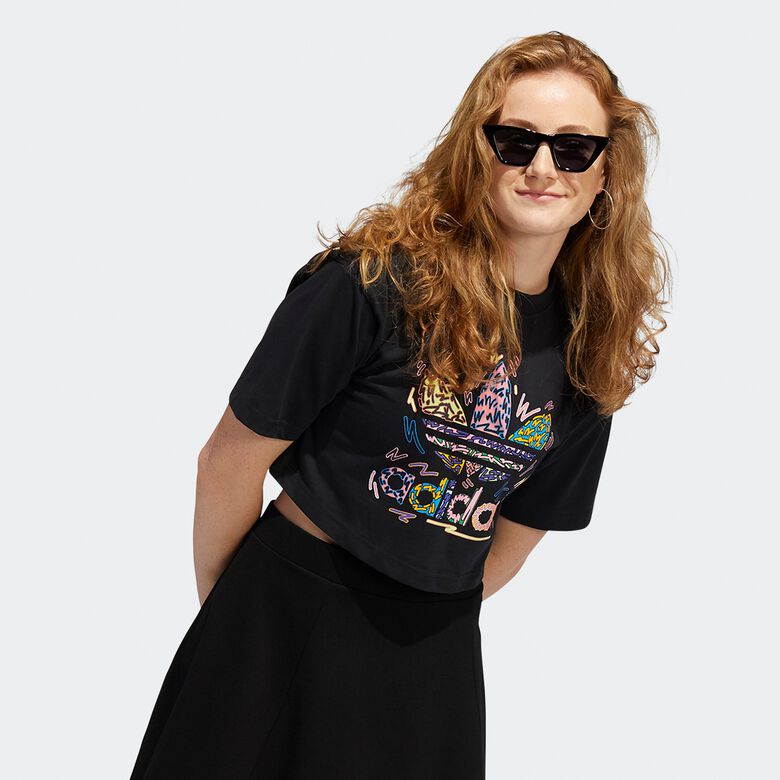 Commander adidas Originals Love Unites Cropped Trefoil T-Shirt  black/multicolor T-shirts sur SNIPES